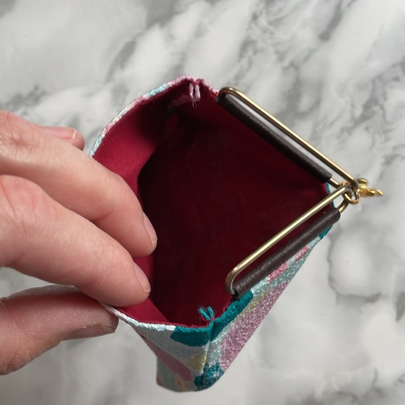 Chirimen Kimono triangle coin purse wallet from Japan - Picture 5 of 6